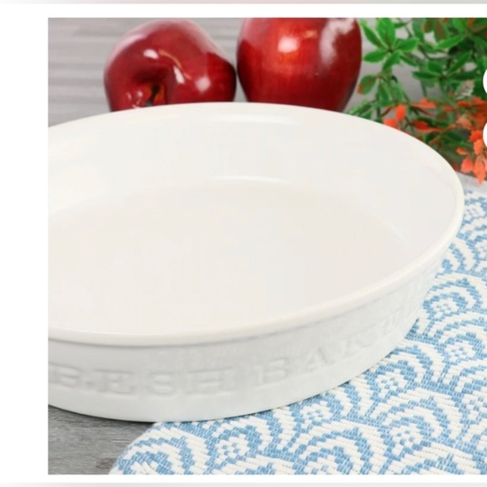 Our Table Simply Porcelain White 9.5 Inch Round Porcelain‎ Fresh Baked Pie Plate